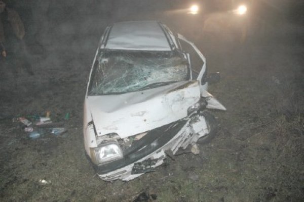 Băut la volan, s-a dat cu maşina peste cap